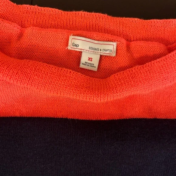 GAP Sweater - Picture 9 of 10